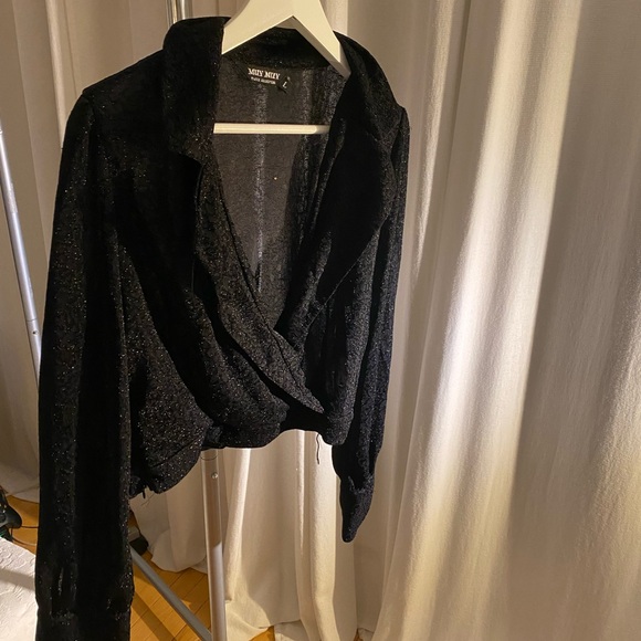 Beautiful and unique shinny glittery top with leopard 🐆 motif - Picture 2 of 5